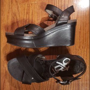 Black Wedge Platform Sandals Size 10, Buckle strap, 4" Heel, 2" Platform